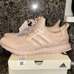 Adidas Ultraboost 1.0 Size 10 Sneakers in Mauve